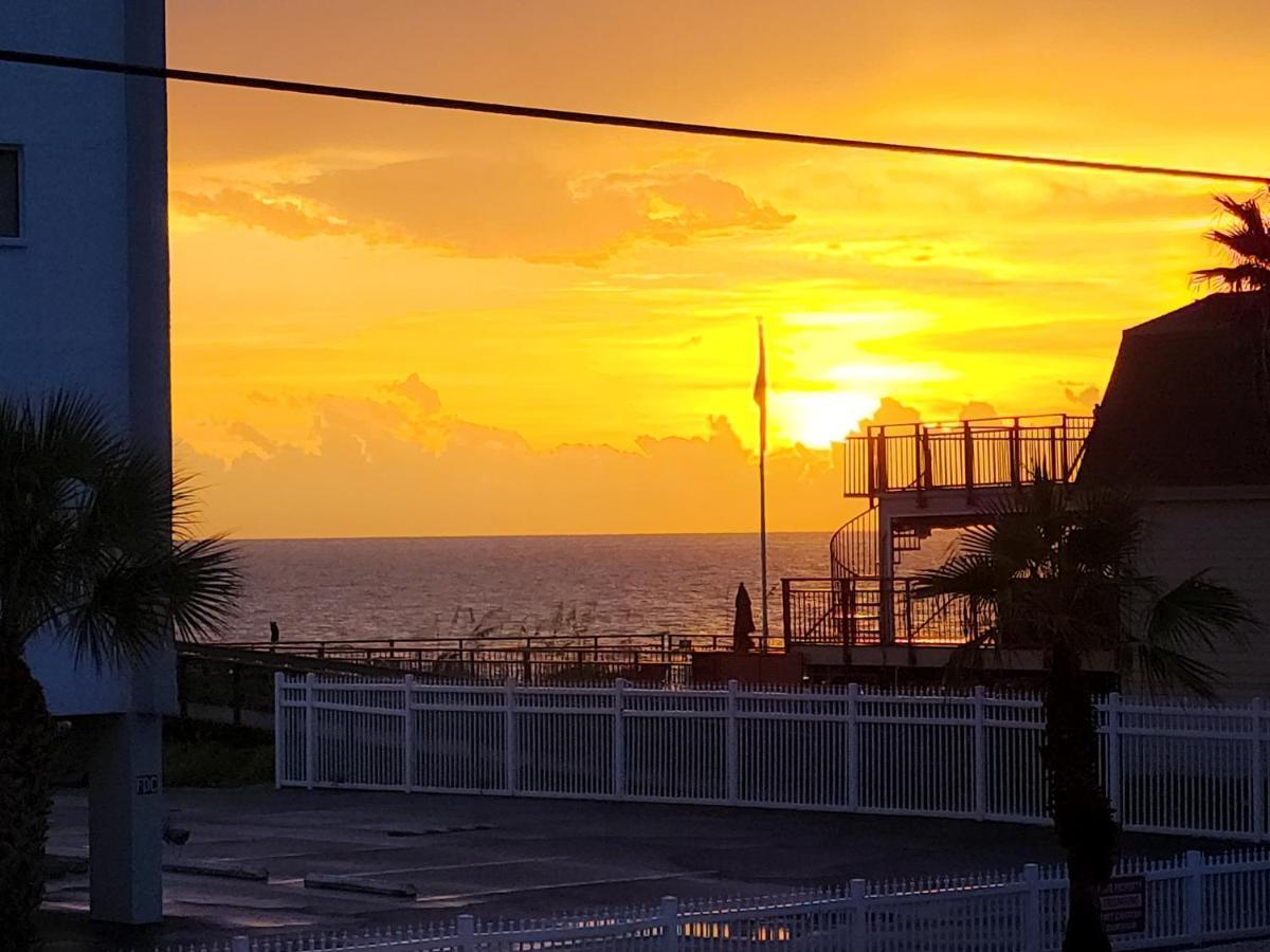 Funshine Sunset Beach St. Pete Beach Exterior foto